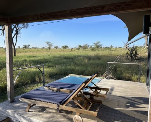 Privater Swimming-Pool auf der Terrasse der Lemala Nanyukie Serengeti Lodge