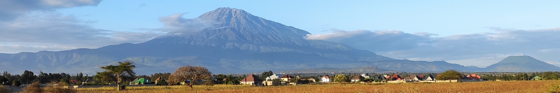 Blick auf den majestätischen Mount Meru aus Kisongo, in der Nähe des Flughafens Arusha